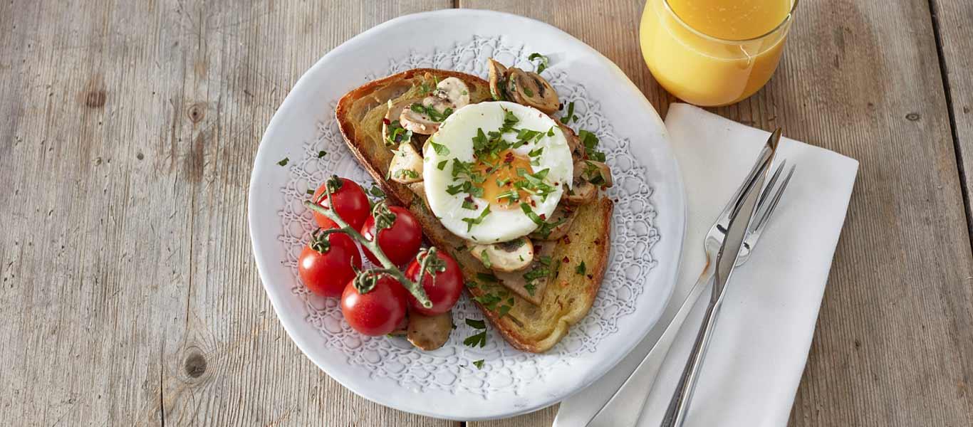 what's the fastest way to make eggs on toast